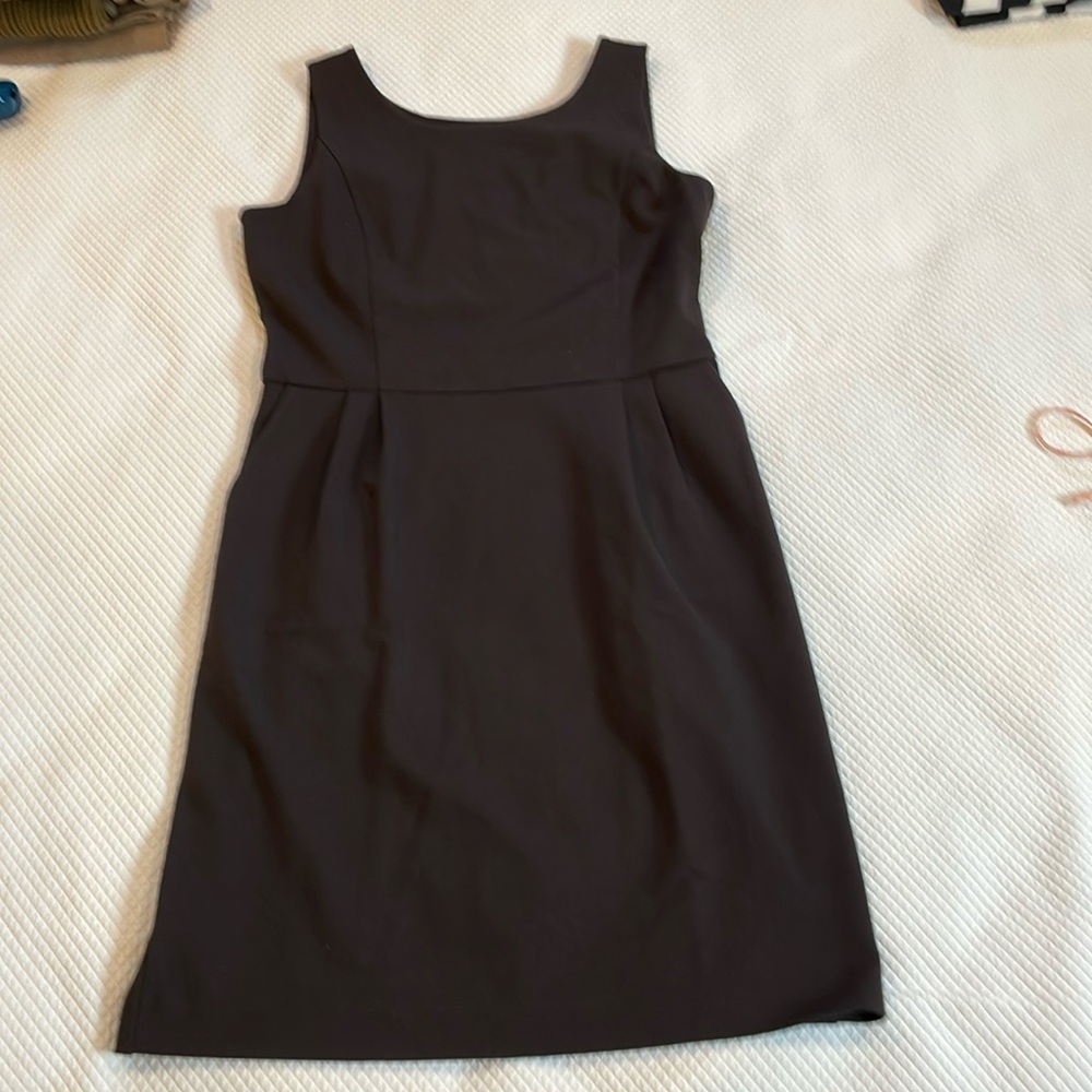 Nic+Zoe pull over dress. Very dark brown. Size M. Pockets. Heavy knit.